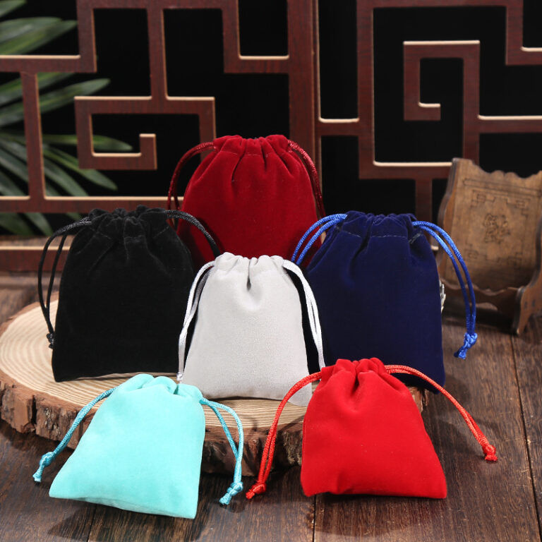 Plush velvet drawstring pouch for jewelry and cosmetic compact packaging