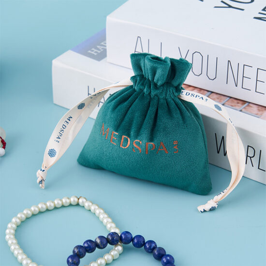  Custom velvet drawstring pouch for jewelry with dustproof design
