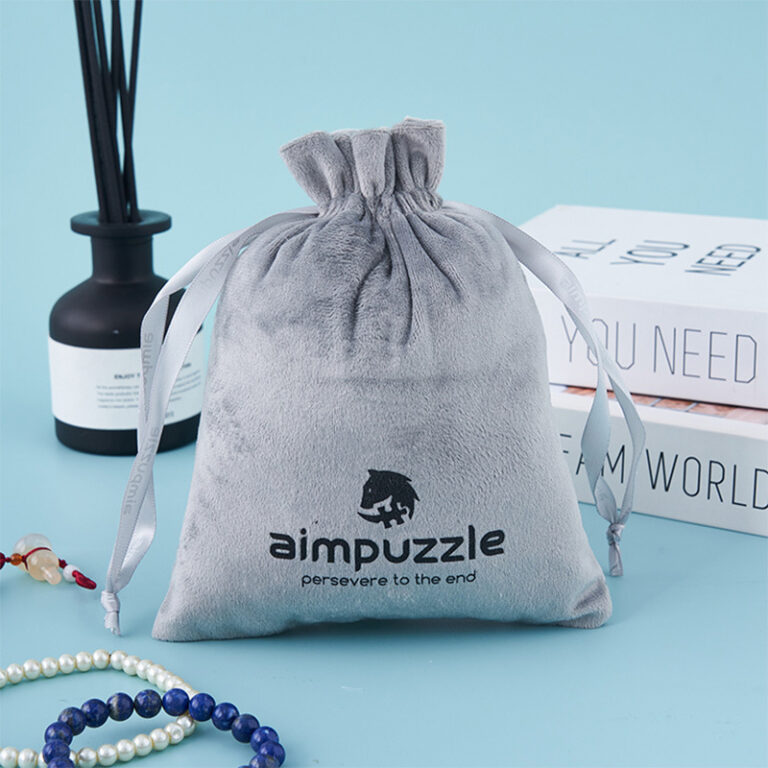 Custom velvet drawstring pouch for jewelry with dustproof design