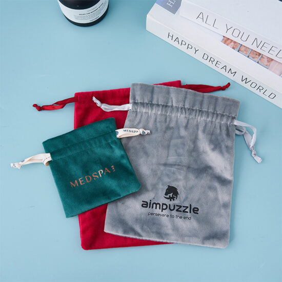  Custom velvet drawstring pouch for jewelry with dustproof design