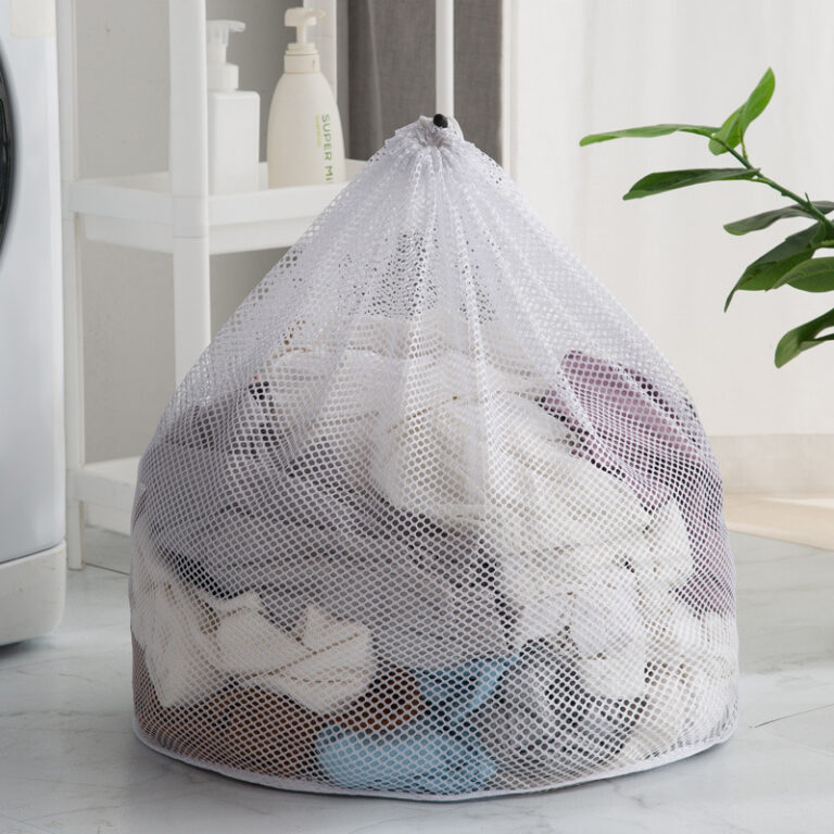 Fine mesh drawstring laundry wash bag for machine wash protection