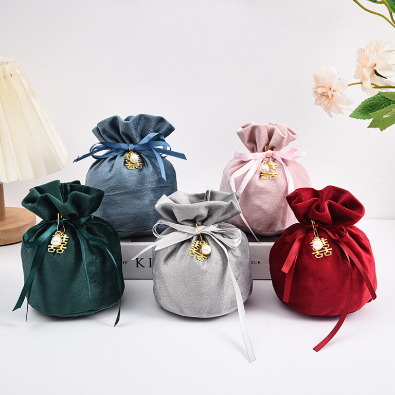 Velvet wedding candy pouch with pearl and Chinese double happiness character
