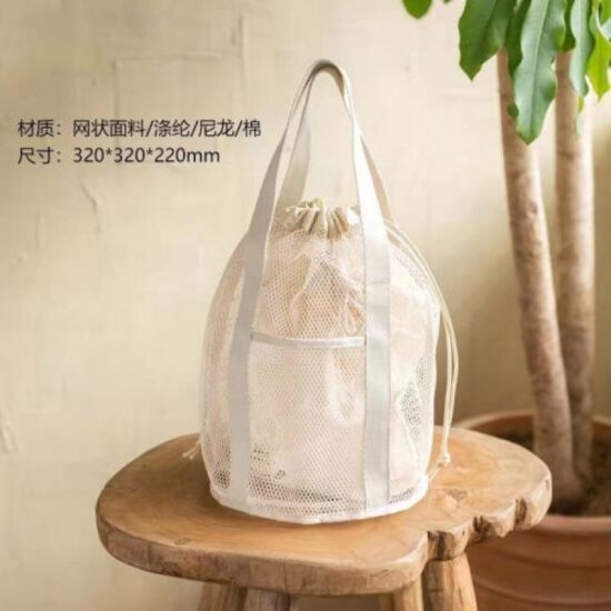  Foldable lightweight mesh travel storage bag with drawstring and handle