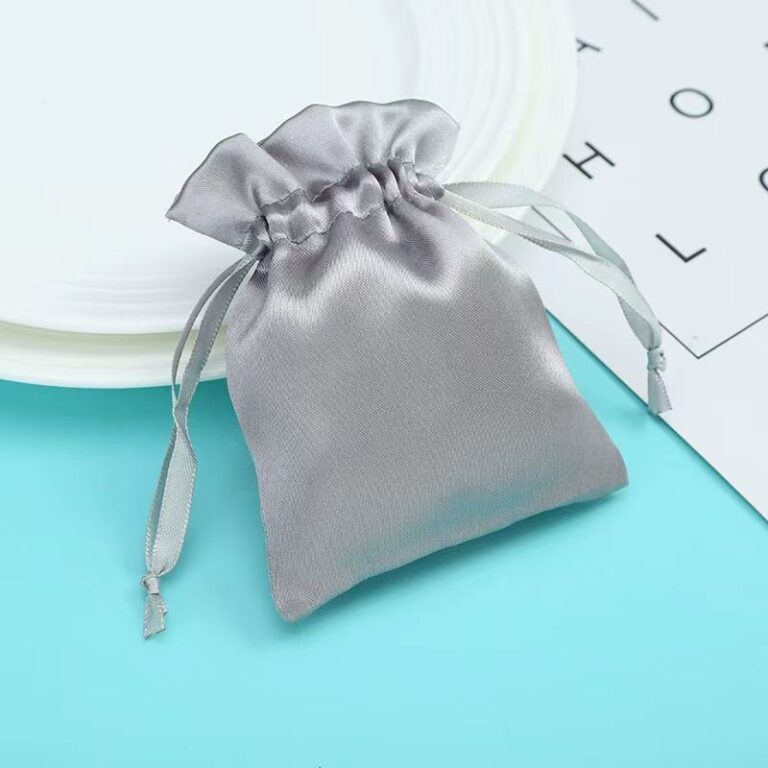 Lisere velvet drawstring pouch for jewelry, gadgets, and gift packaging