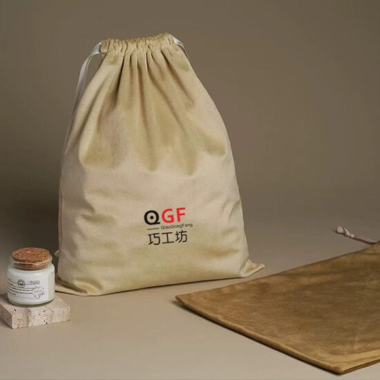Thick velvet drawstring pouch for cosmetics and gift packaging