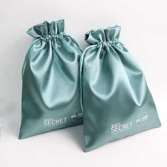 Custom Satin Drawstring Bag for Lingerie, Wigs, JewelrySmooth satin drawstring pouch used for lingerie, wigs, accessories, and cosmetics. Available in various colors and supports custom logos for brand packaging.

