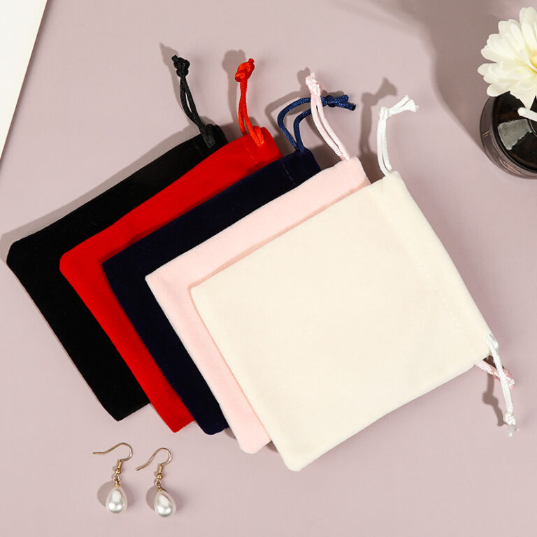Thick velvet jewelry drawstring pouch for collectibles and gifts